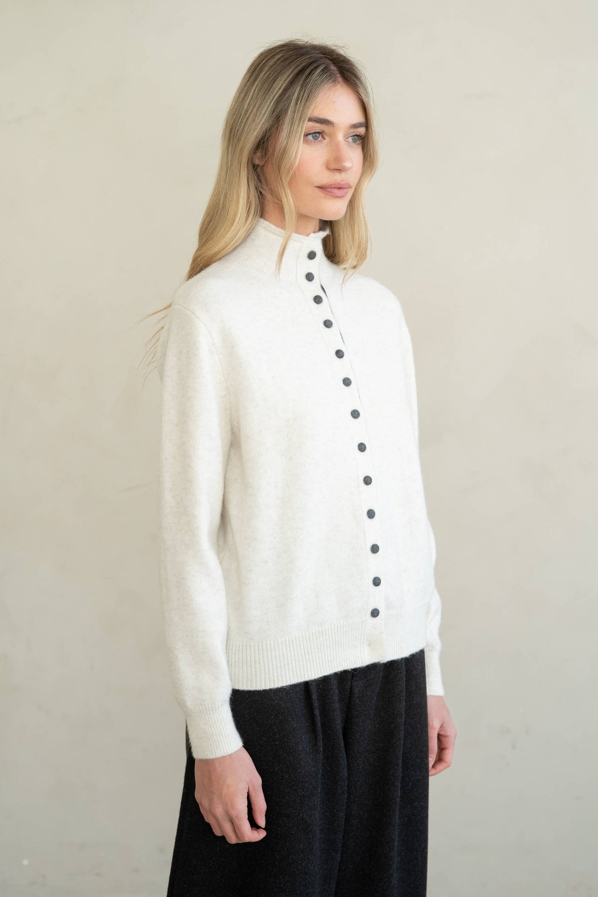 CONTRAST PLACKET STAND COLLAR CARDIGAN
