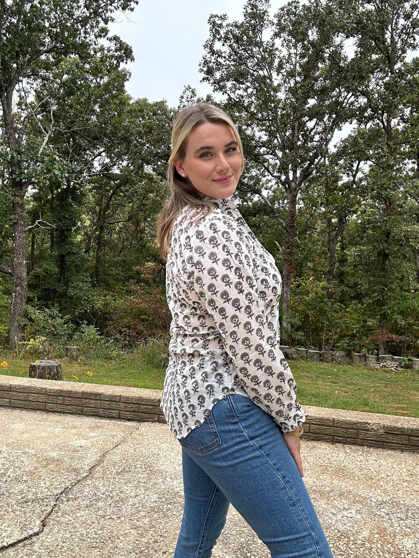 Women's Floral Block Print Ruffle Collar Button Downblouse