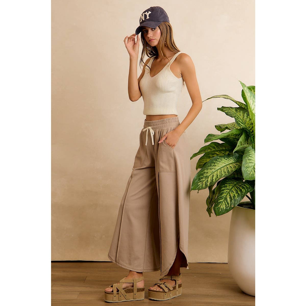 FRENCH TERRY OUT SEAM DETAIL TULIP HEM PANTS