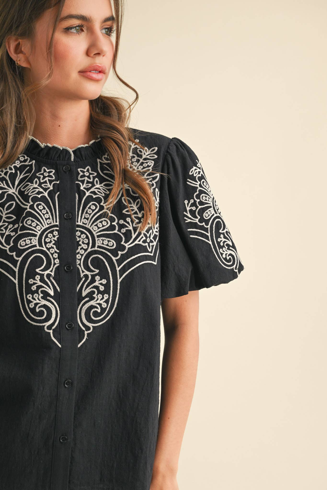 EMBROIDERED BUTTON DOWN BUBBLE SLEEVE TOP MTP3976