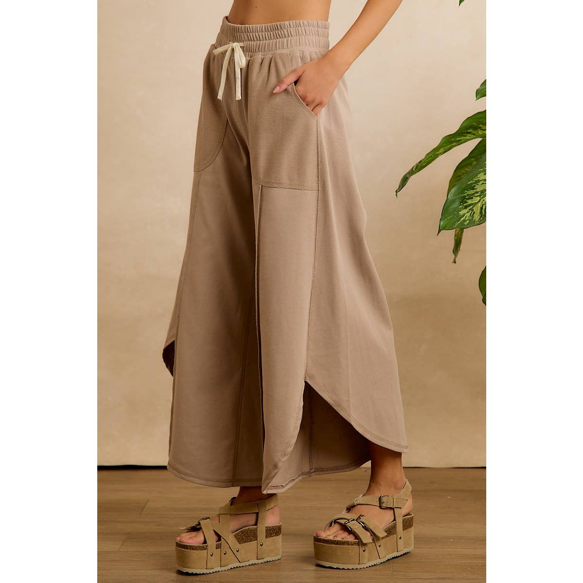 FRENCH TERRY OUT SEAM DETAIL TULIP HEM PANTS