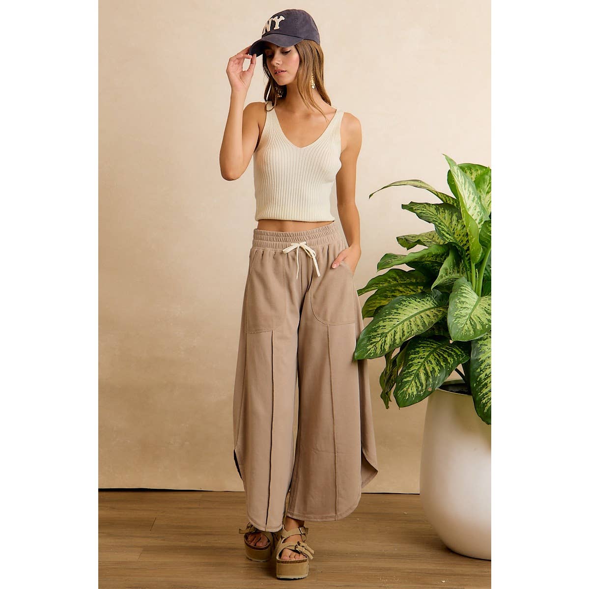FRENCH TERRY OUT SEAM DETAIL TULIP HEM PANTS