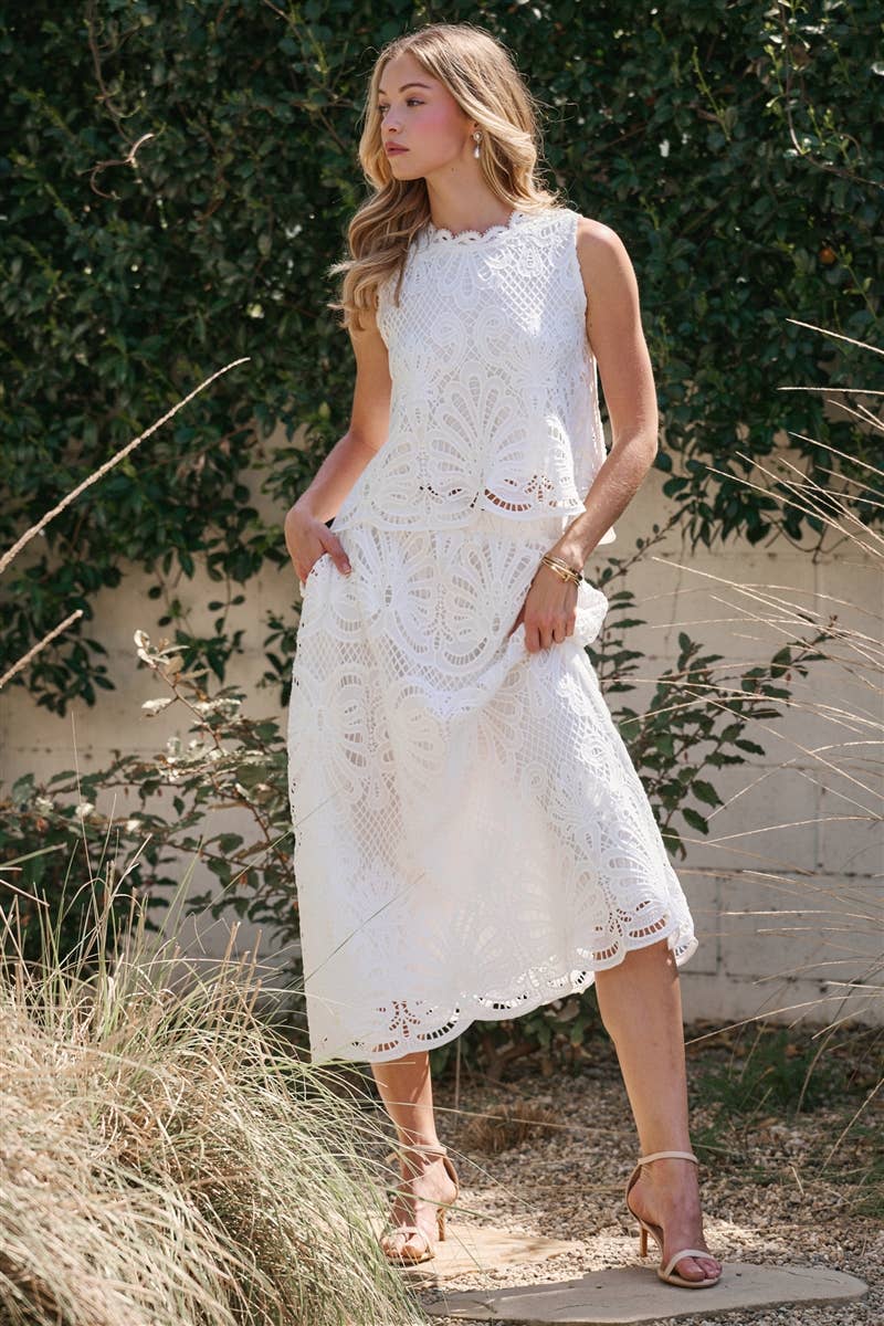 SLEEVELESS LACE TOP AND SKIRT SET WITH SCALLOPED HEM