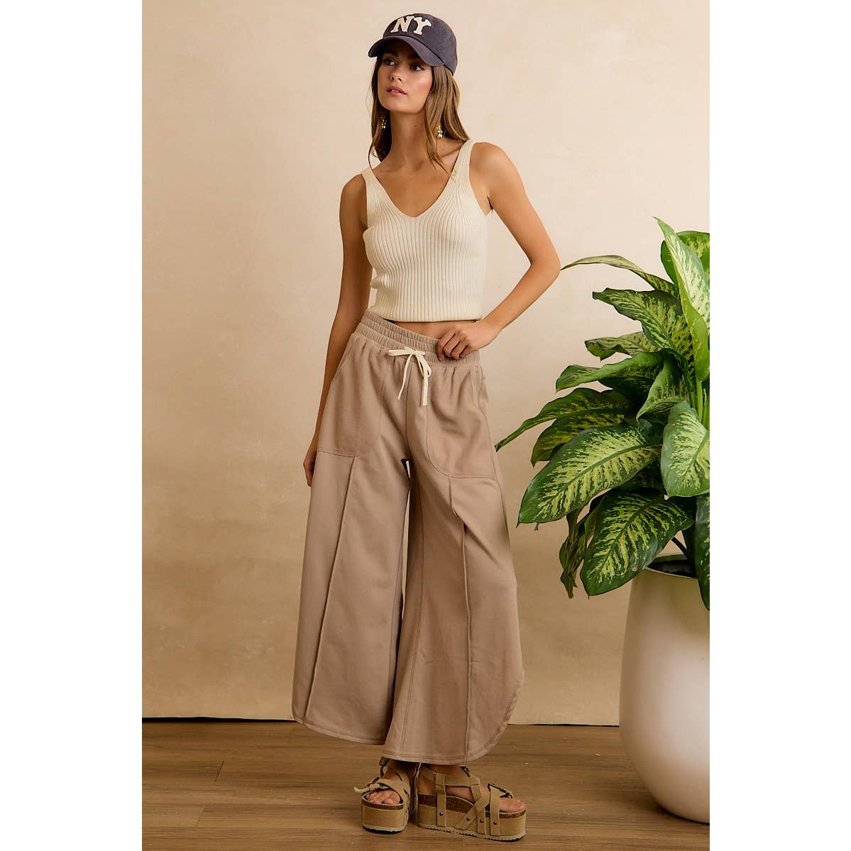FRENCH TERRY OUT SEAM DETAIL TULIP HEM PANTS