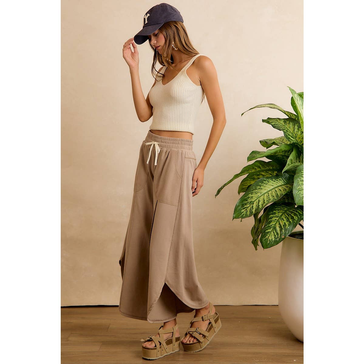 FRENCH TERRY OUT SEAM DETAIL TULIP HEM PANTS