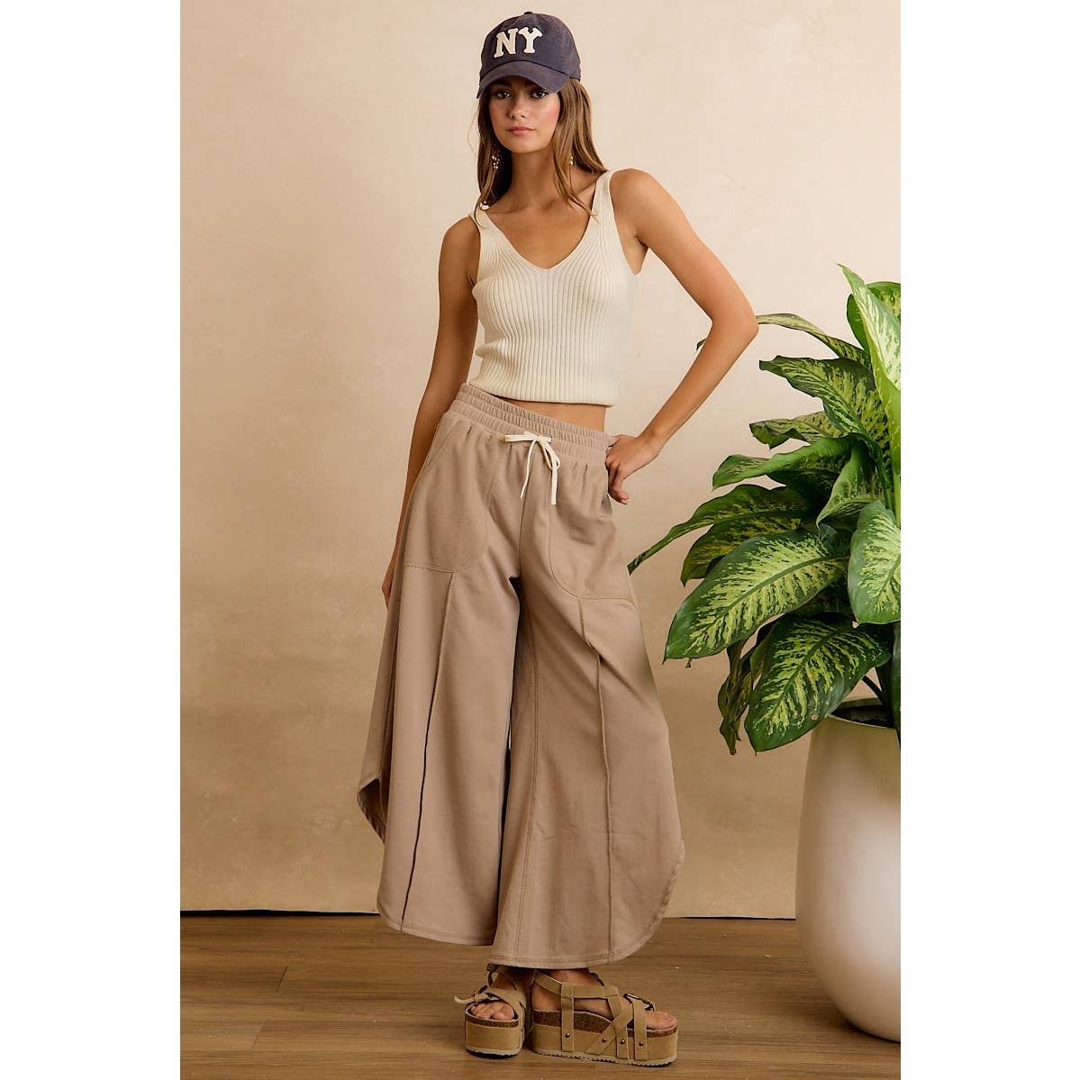 FRENCH TERRY OUT SEAM DETAIL TULIP HEM PANTS