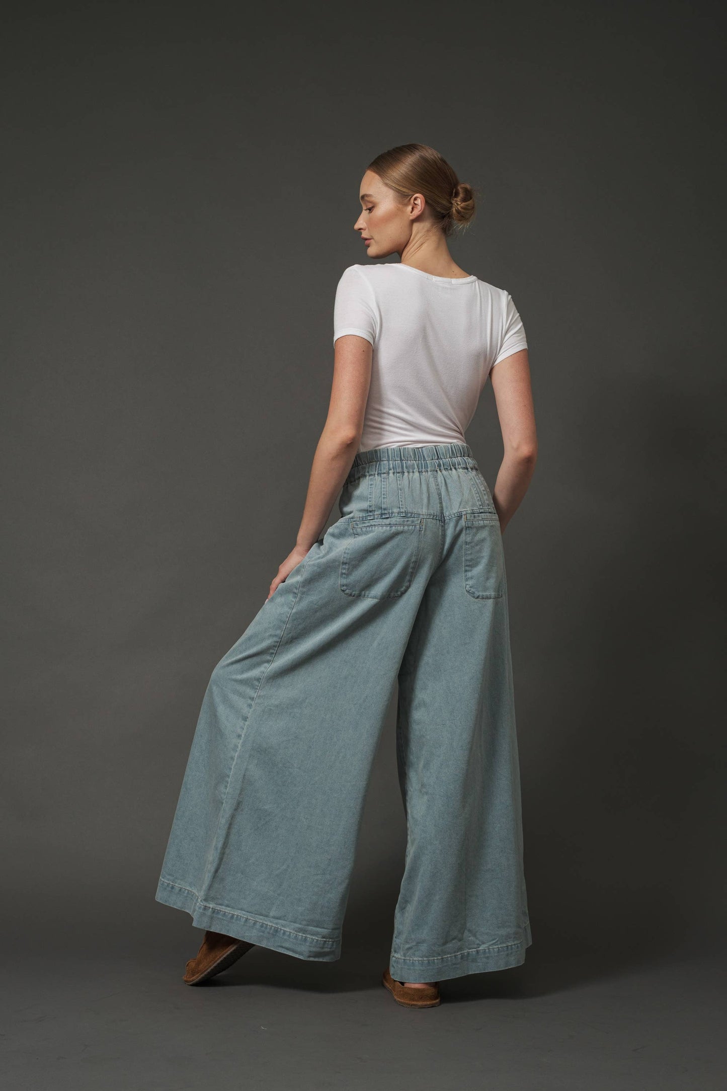 MAP2991 YOKE PINTUCK WIDE LEG DENIM PANTS