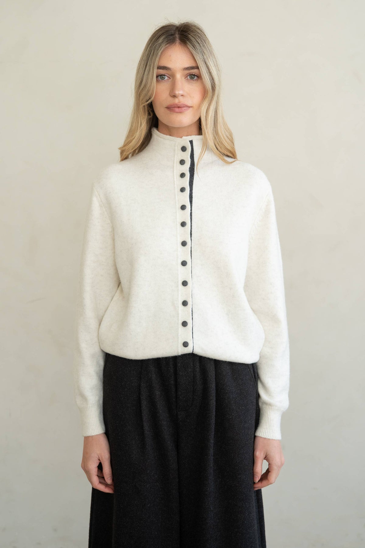 CONTRAST PLACKET STAND COLLAR CARDIGAN