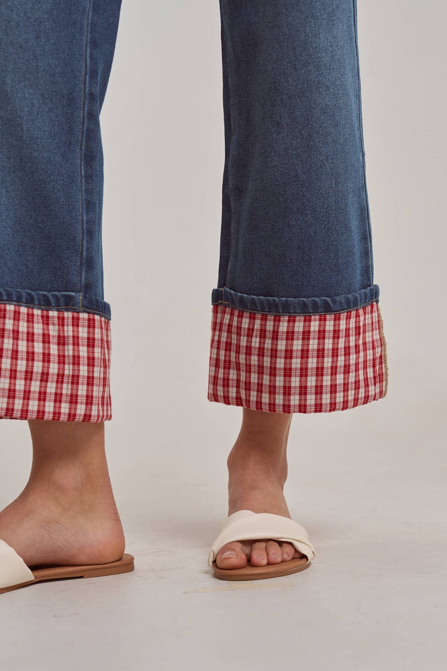 MID RISE STRAIGHT LEG JEANS WITH GINGHAM CHECK CUFF HEM