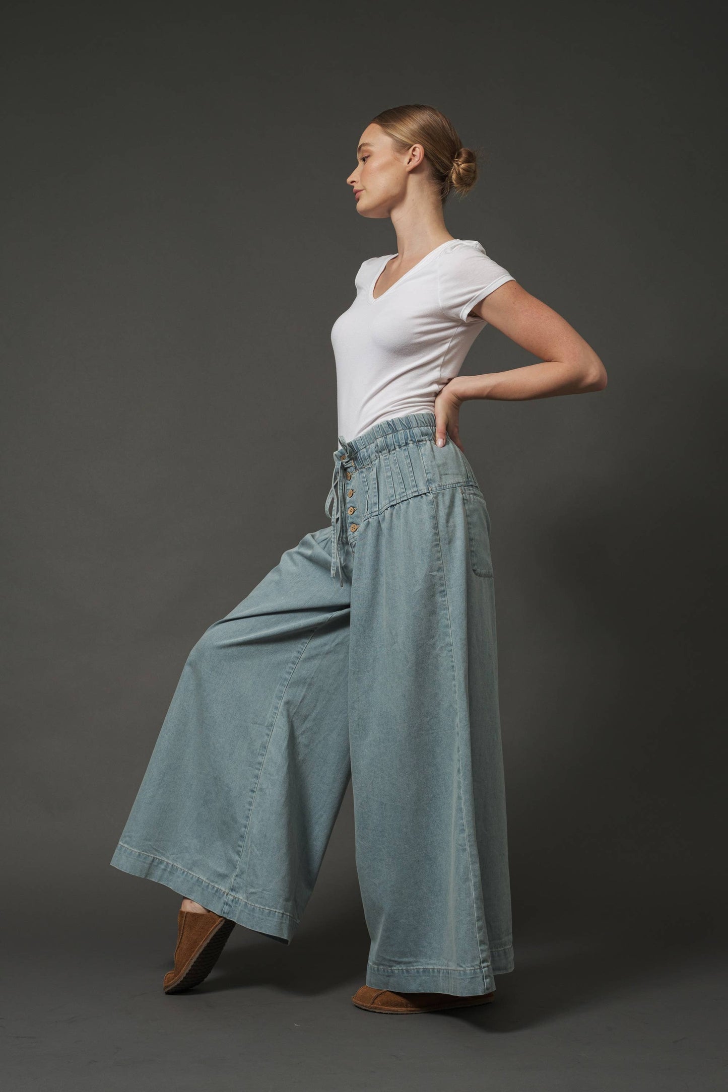 MAP2991 YOKE PINTUCK WIDE LEG DENIM PANTS