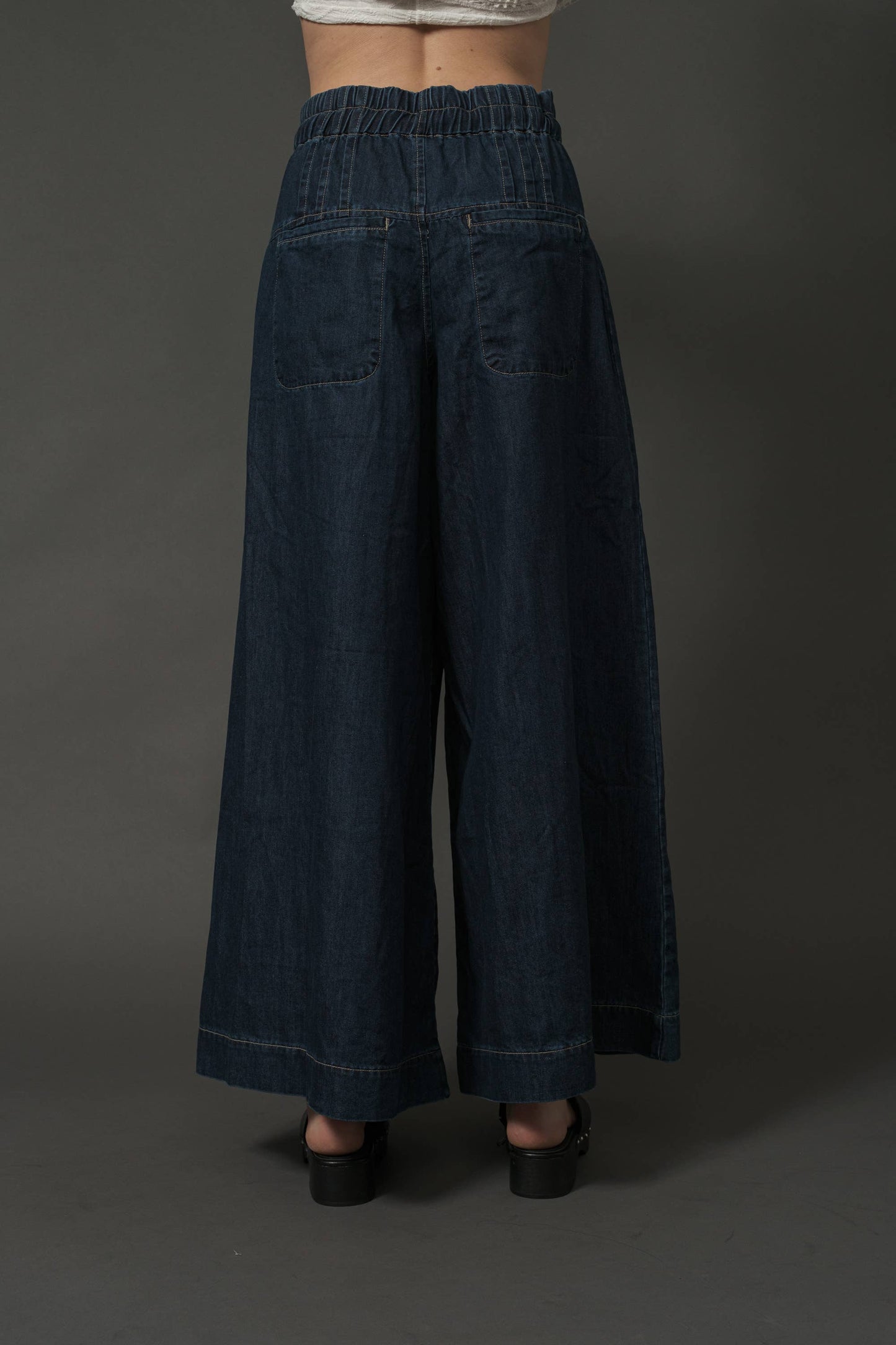 MAP2991 YOKE PINTUCK WIDE LEG DENIM PANTS