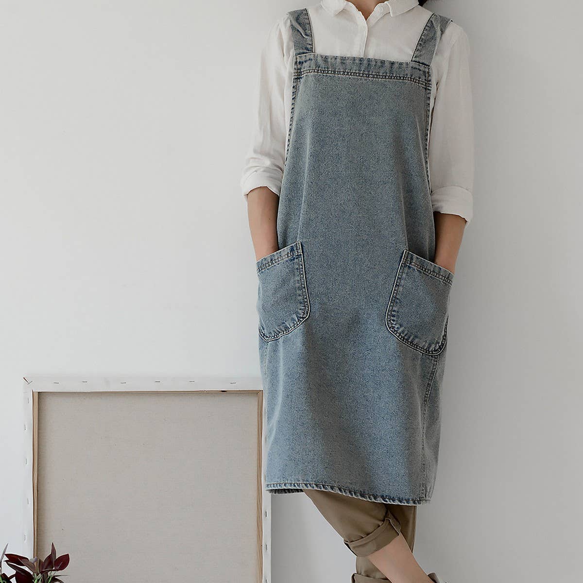 Cotton Canvas Washed Denim Apron with pockets_CWMM3296