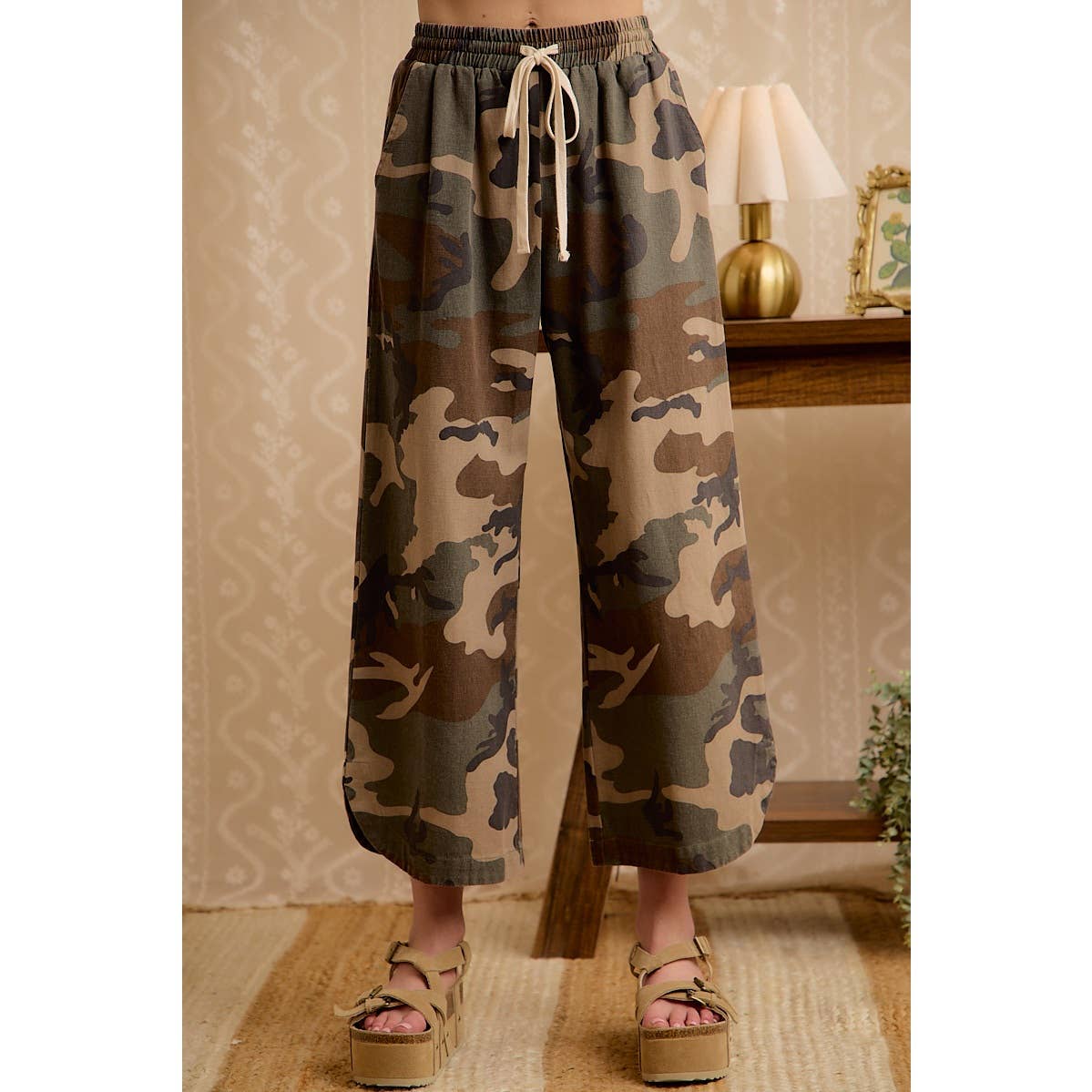 CAMO PATTERN CURVED SIDE SEAM PANTS WITH DRAWSTRING