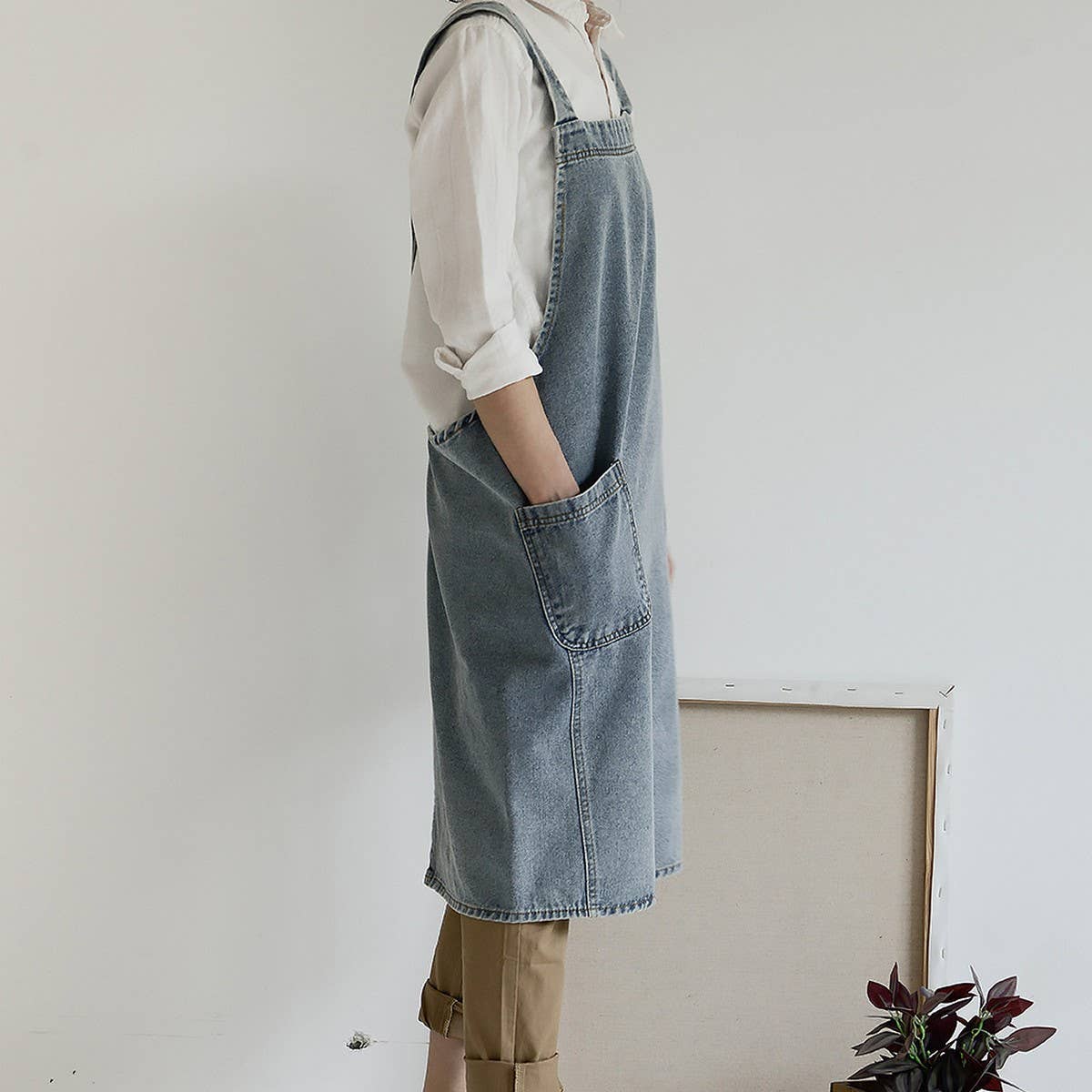 Cotton Canvas Washed Denim Apron with pockets_CWMM3296
