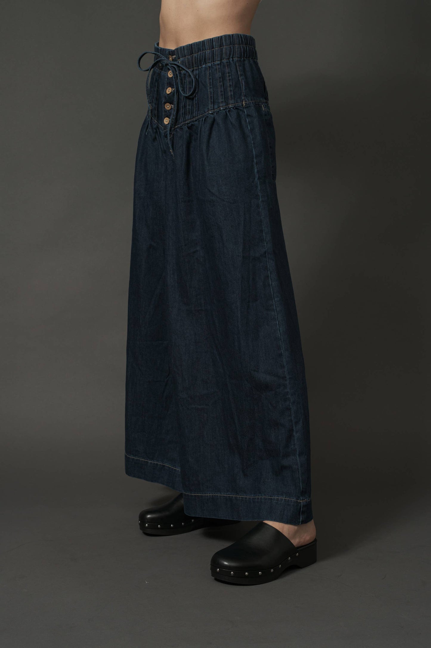 MAP2991 YOKE PINTUCK WIDE LEG DENIM PANTS