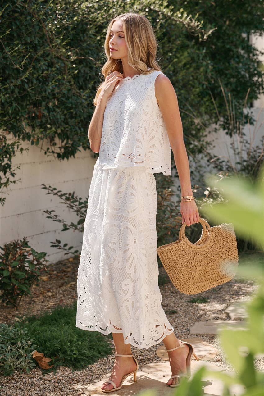 SLEEVELESS LACE TOP AND SKIRT SET WITH SCALLOPED HEM