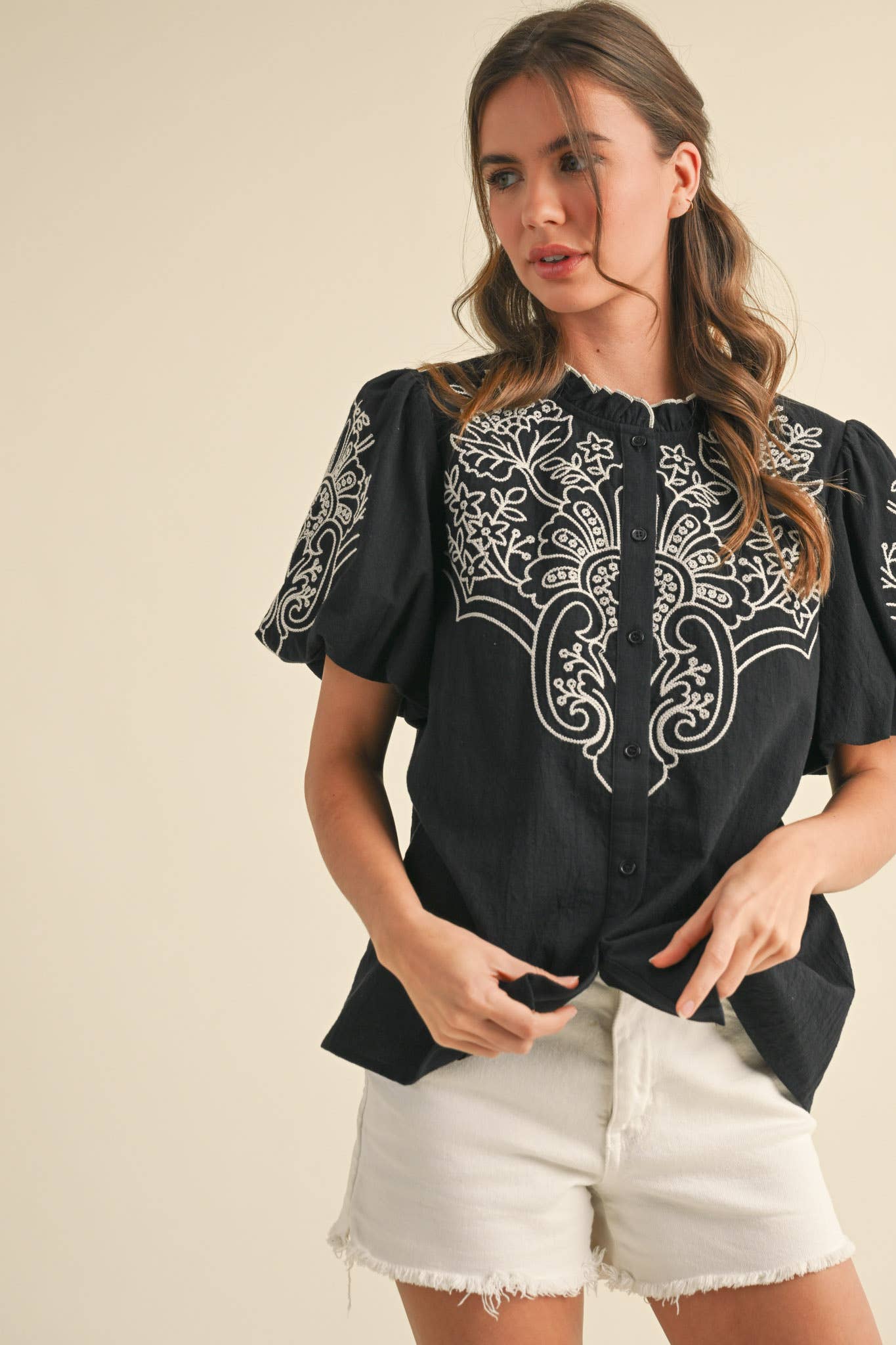 EMBROIDERED BUTTON DOWN BUBBLE SLEEVE TOP MTP3976