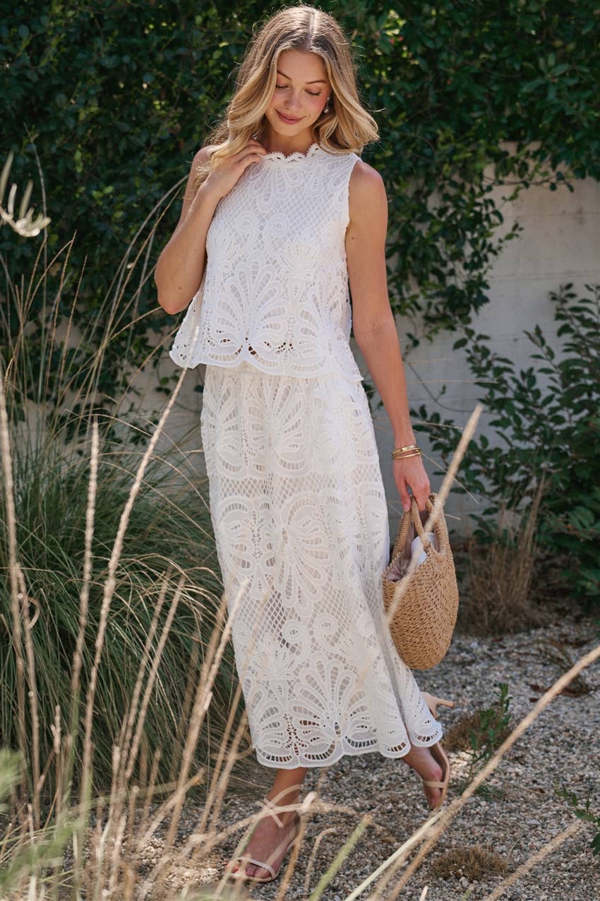 SLEEVELESS LACE TOP AND SKIRT SET WITH SCALLOPED HEM