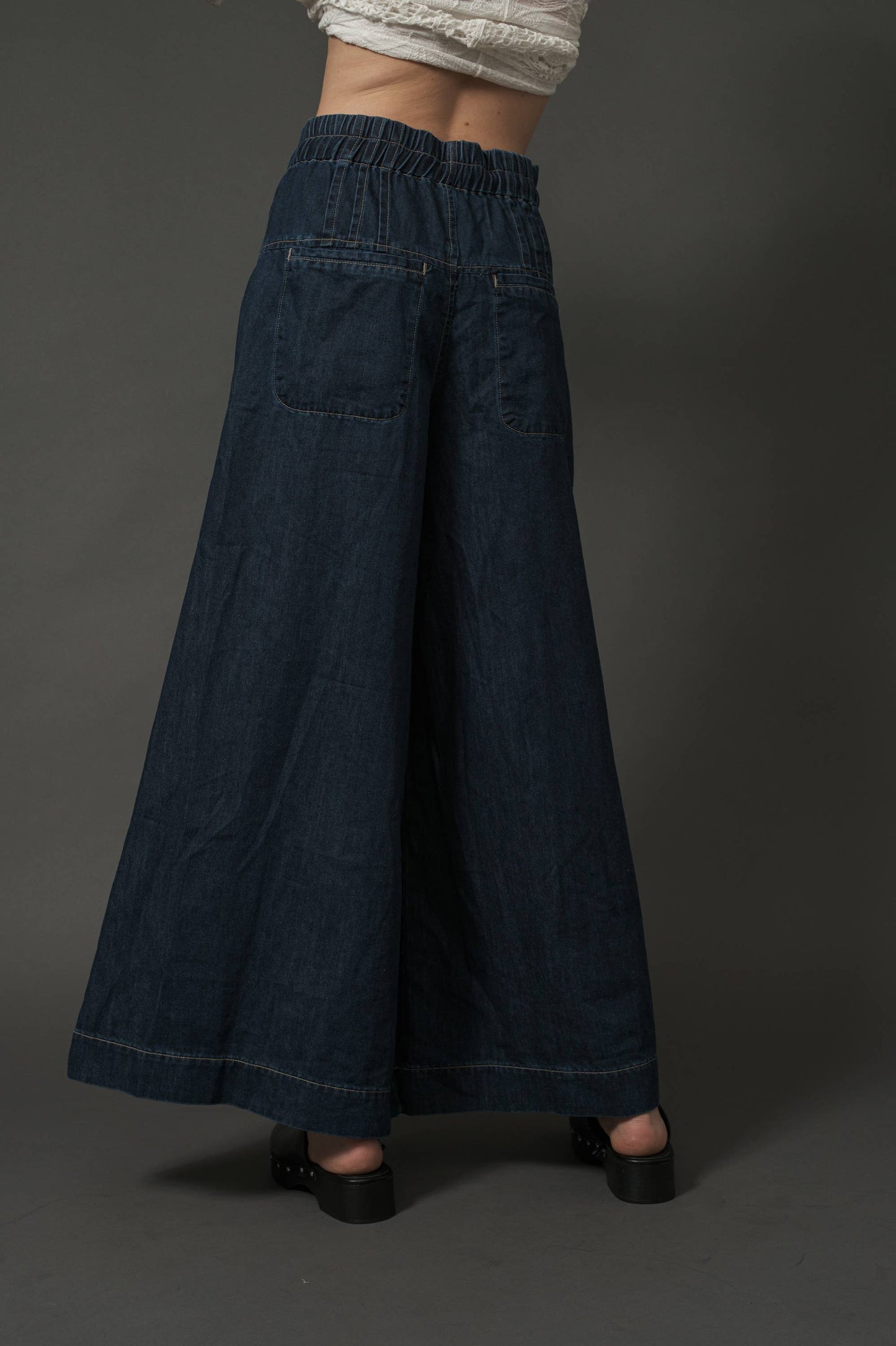 MAP2991 YOKE PINTUCK WIDE LEG DENIM PANTS