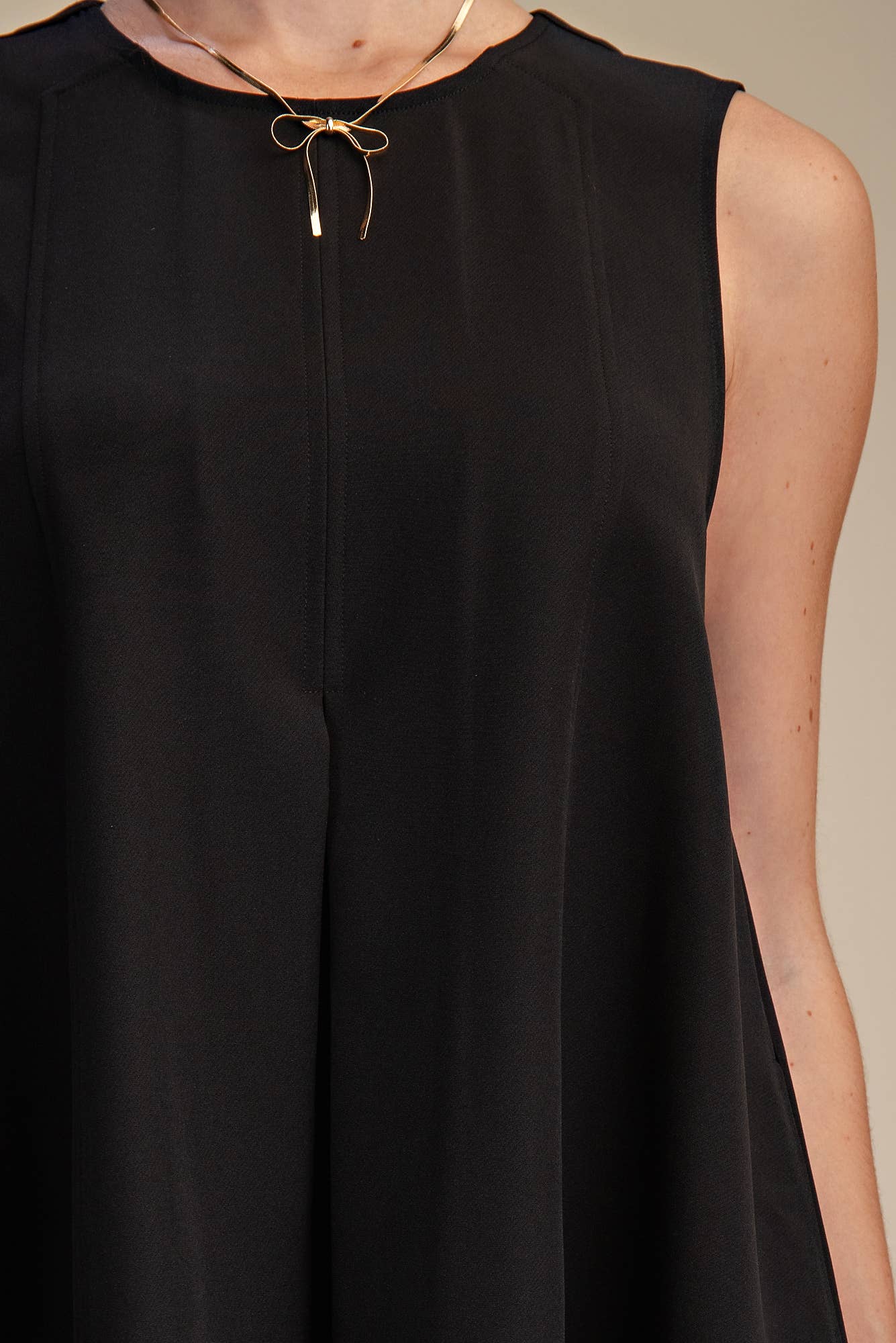 Round Neck Sleeveless Pleated Mini Dress