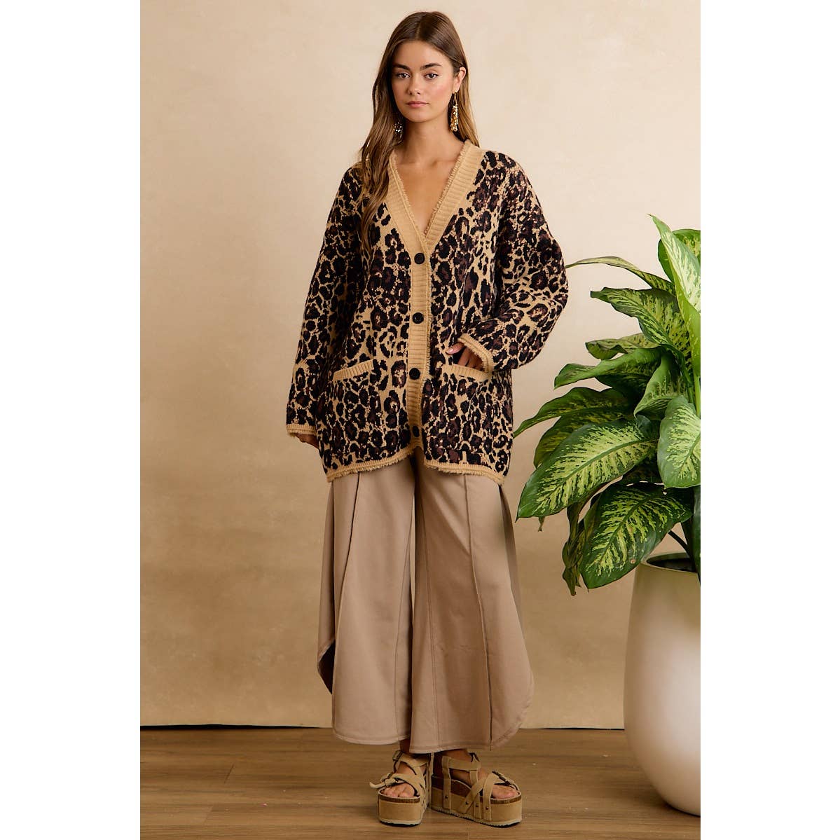 FRENCH TERRY OUT SEAM DETAIL TULIP HEM PANTS