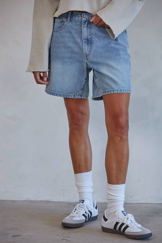 BD310 | Woven Denim Cotton Straight Leg Bermuda Shorts